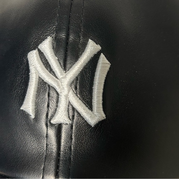 New Era Yankees Leather Baseball Hat - Picture 2 of 6